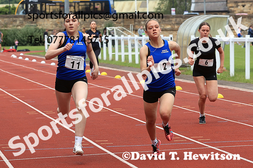 Girls 200 metres, 2025 Northumberland Schools Track and Fields, Wentworth, Hexham. Photo: David T. Hewitson/Sports for All Pics